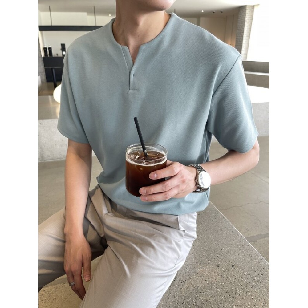 Men Notched Neckline Solid Tee